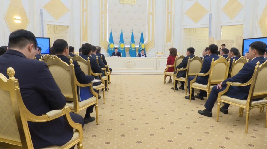 Ерлан Қарин ішкі саясат мәселелері жөнінде республикалық кеңес өткізді