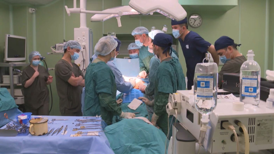 Алматылық трансплантологтар 12 сағат бойы күрделі операция жасады