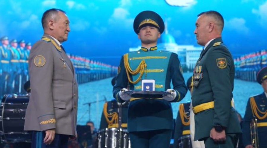 Әскери қызметшілер марапатталды