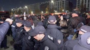 Сербияда шеру кезінде билік пен оппозиция жақтастары төбелесті