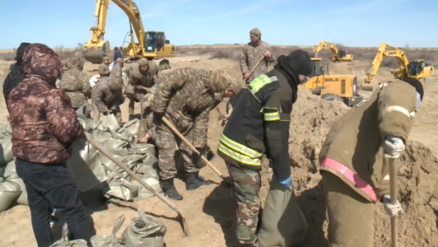 Вдоль реки Жем и канала Курсай построили 100 км насыпных дамб
