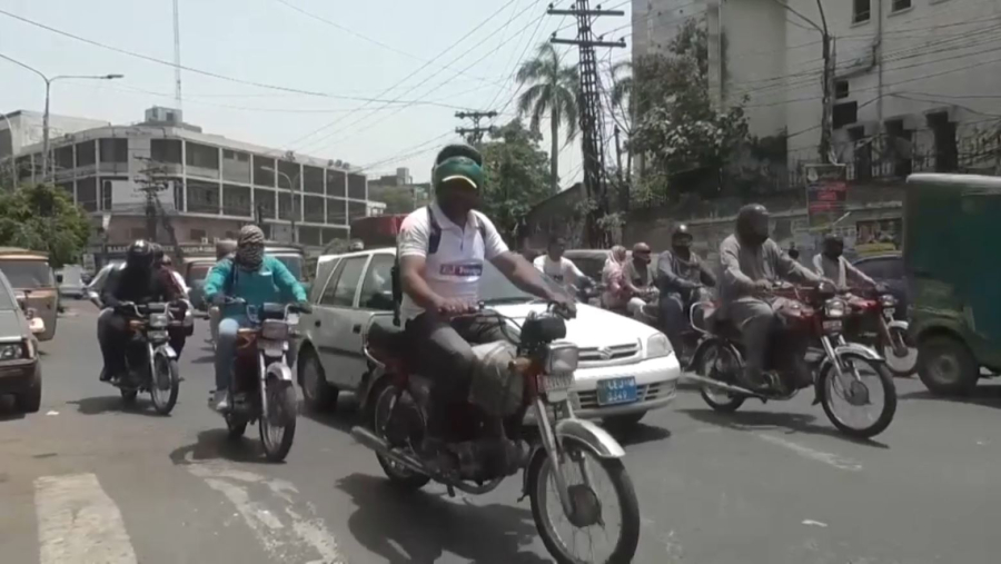 Пәкістанда аптап ыстықтан оқушылар жазғы демалысқа ерте шығады