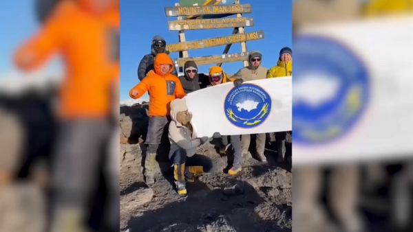 Қазақ альпинистері ҚХА-ның 30 жылдығына орай «Килиманджаро» шыңына шықты