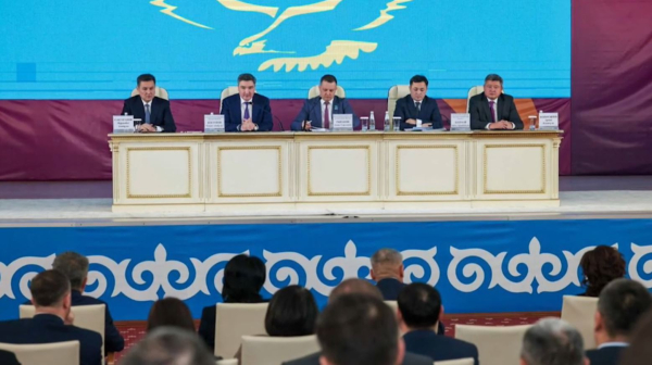 Олжас Бектенов представил активу ВКО нового акима