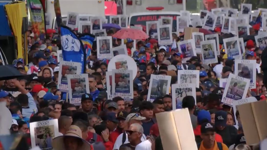 АҚШ-тан балаларын қайтаруды талап еткен венесуэлалықтар шеруге шықты