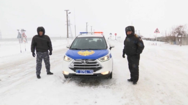 В двух регионах Казахстана закрыли трассы из-за метели