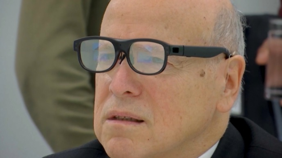 Смарт-очки распознают и переводят речь на 300 языков