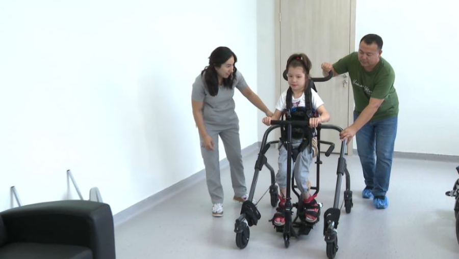 Фонд «Қазақстан халқына» оснастил 135 школ по стране