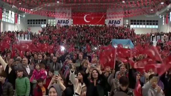 Пострадавшим при землетрясениях в Турции вручили ключи от нового жилья