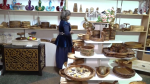 Производство национальной посуды из дерева наладила бизнесвумен из Уральска