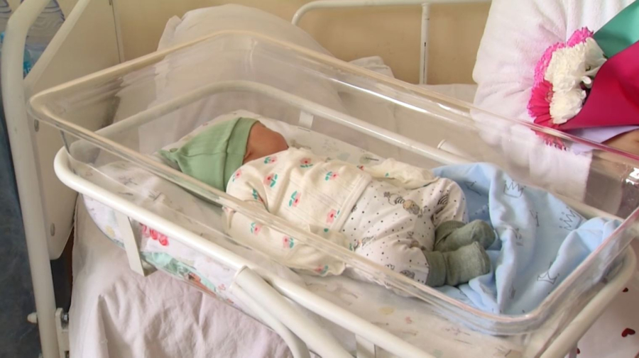 Рәміздер күні туған сәбилерге сыйлық берілді