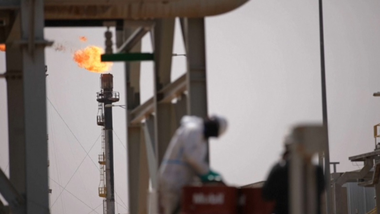 Нефть дорожает на фоне неопределенности