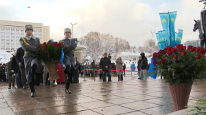 Торжественная церемония возложения цветов к монументу Независимости состоялась в Алматы