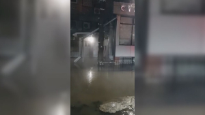 Несколько улиц затопило в Алматы из-за прорыва водопровода