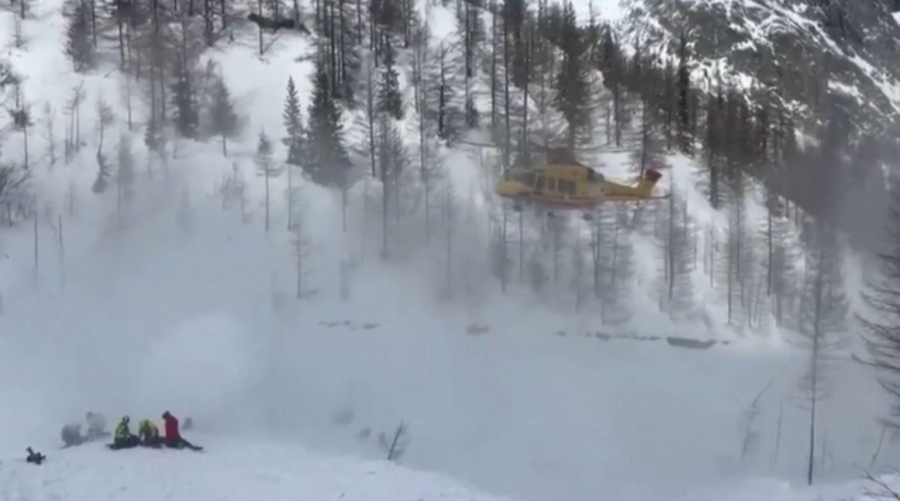 Италияда қар көшкінінен екі адам қаза тапты