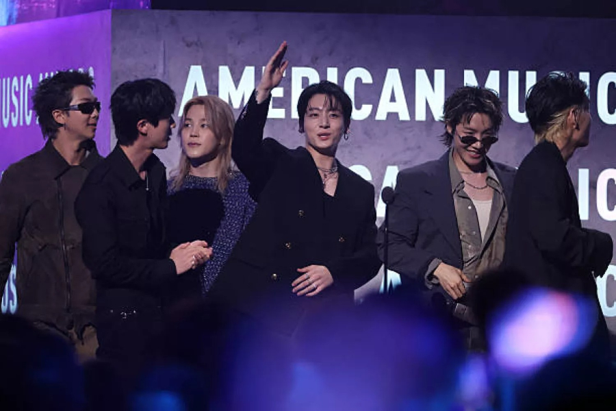 BTS-ке деген махаббат: жанкүйерлер құдайдан билет сұрап жүр