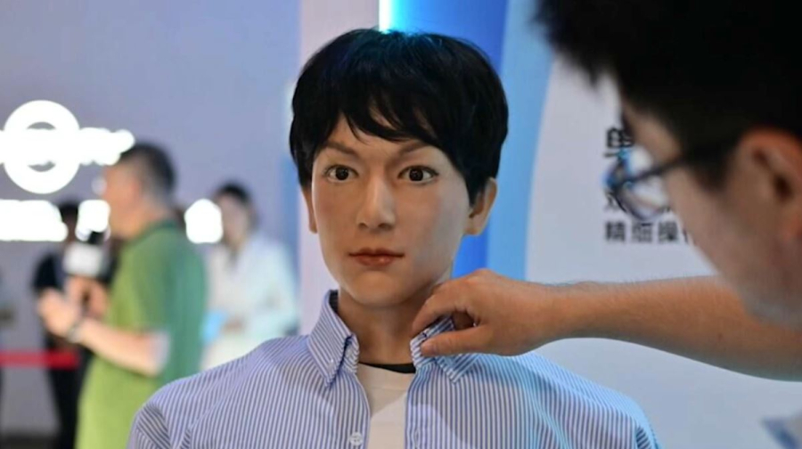 Гуманоидный робот поступил в аспирантуру в Китае