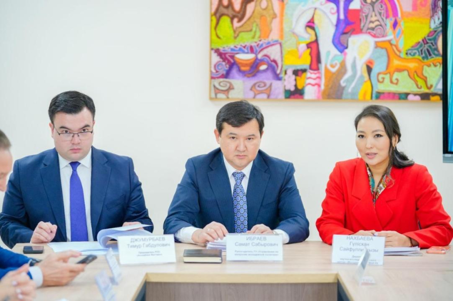 Столичная молодежь обсудила проект новой Конституции