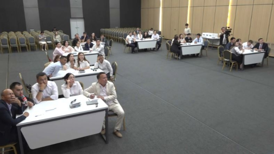 Интеллектуальную игру среди госслужащих провели в Атырау