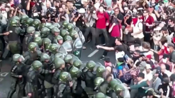 Протесты переросли в массовые беспорядки в Буэнос-Айресе