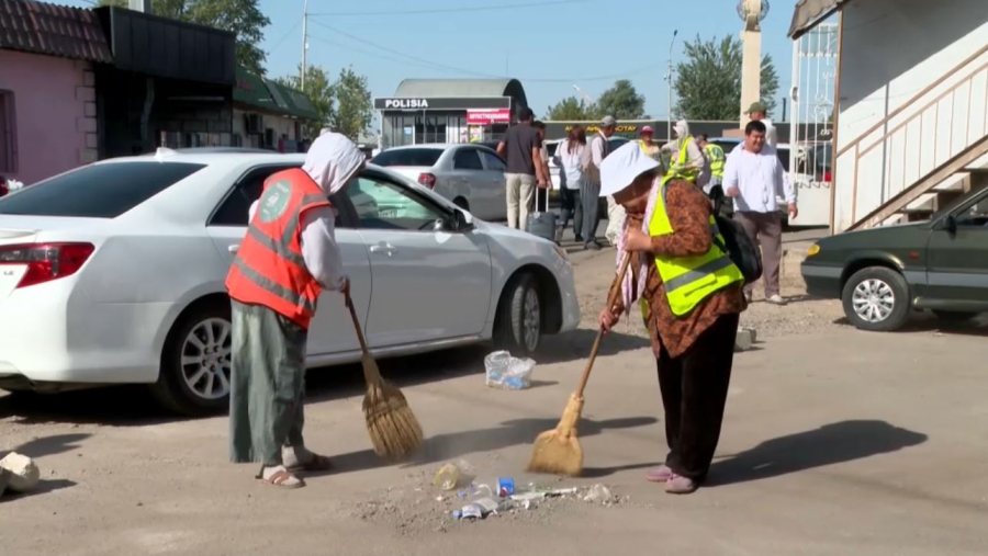 Сарыағашта көшеге қоқыс тастаған 180 адамға айыппұл салынды