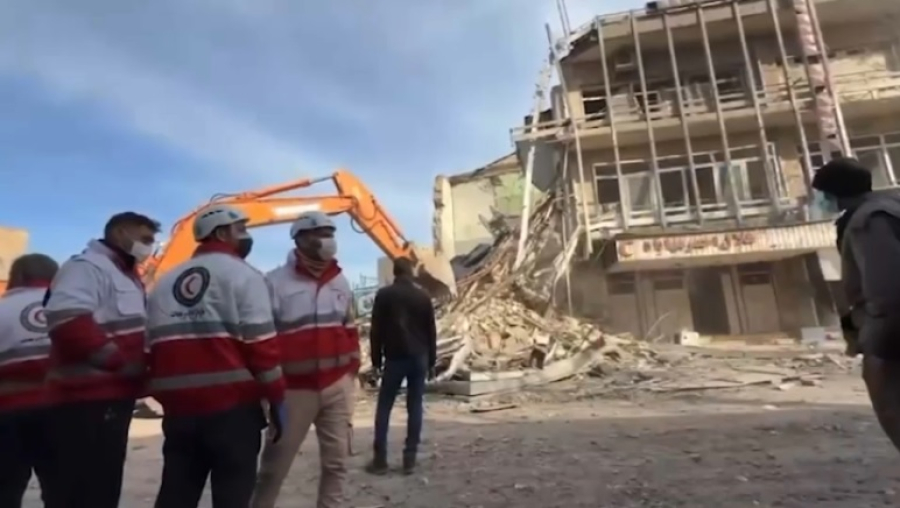 20 человек погибли при ударе по станции скорой помощи в Иране