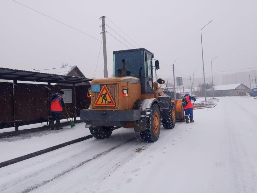 Свыше тысячи единиц спецтехники задействовано в снегоуборочных работах в Астане