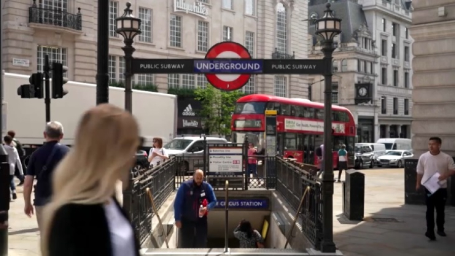 Безработица среди молодежи в Британии выросла до максимума за 10 лет