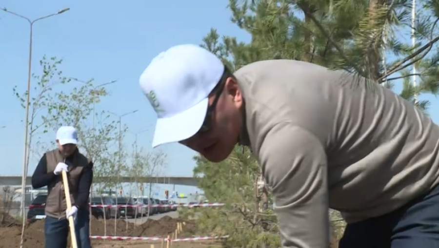 Госсоветник принял участие в акции «Таза Қазақстан»