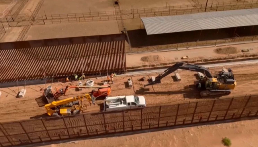 АҚШ Мексикамен шекарада қосымша қорған сала бастады