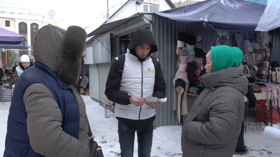 Таза Қазақстан: волонтёры вышли в рейд по рынкам Уральска