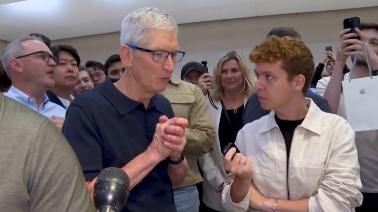 Тим Кук покинул пост гендиректора Apple