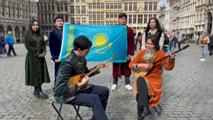 День казахского национального костюма празднуют в Брюсселе