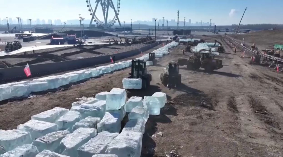 Қытайда әлемдегі ең үлкен мұз қалашығы салынып жатыр