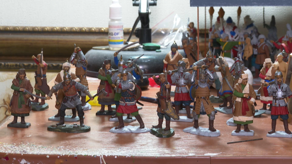 Уникальные коллекции оловянных казахских батыров создаёт мастер из Астаны