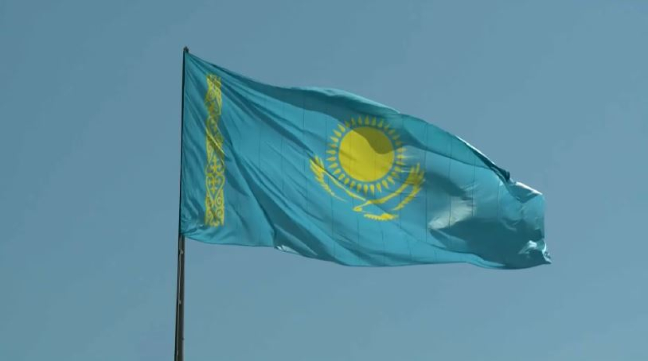 No comment: Өскеменнің көгінде ту желбіреді