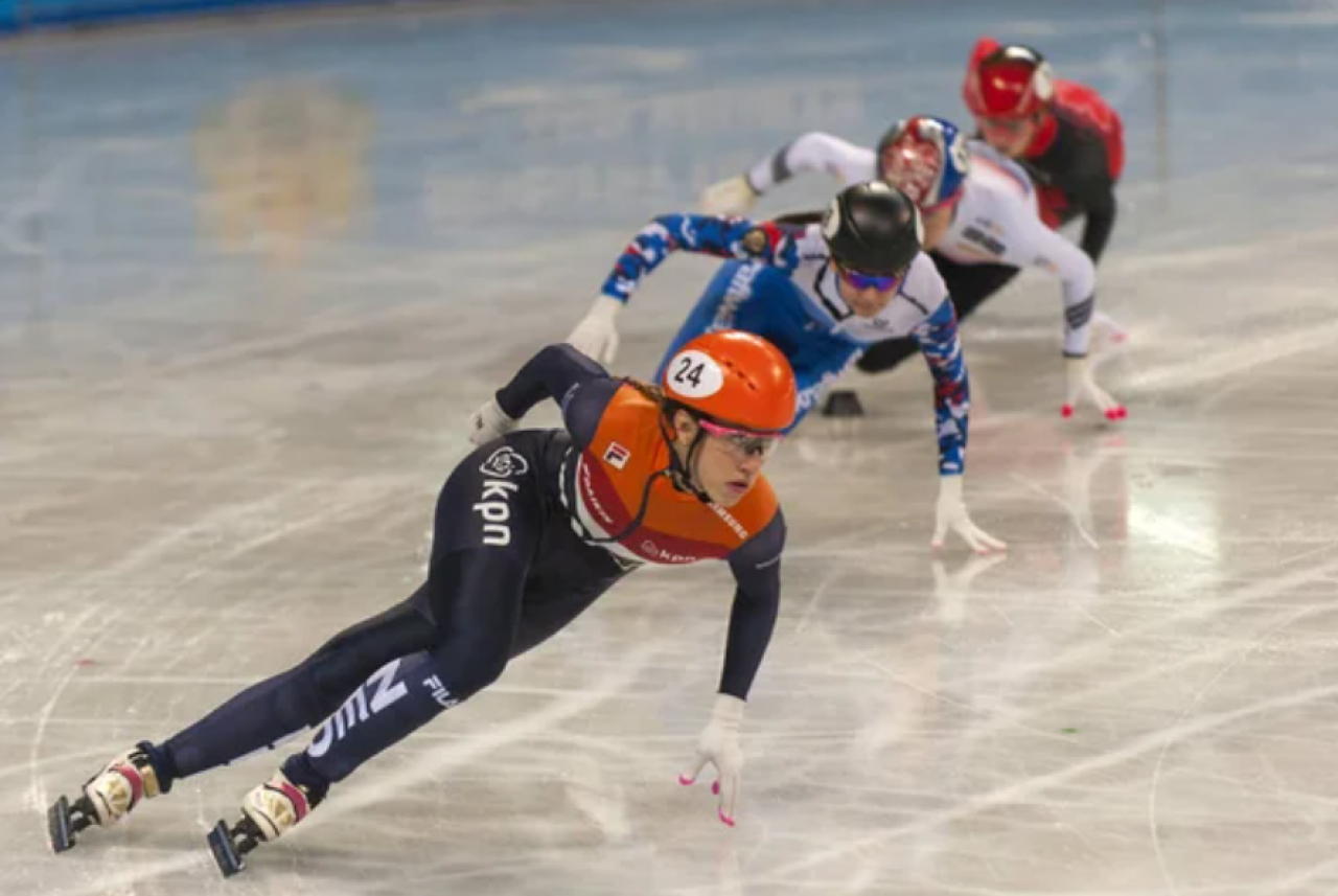 Евгений Кошкин завоевал серебро этапа КМ по конькобежному спорту