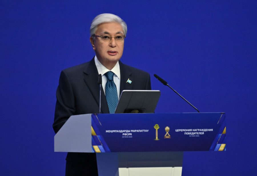 Президент выступил на церемонии награждения лауреатов премий «Алтын сапа» и «Парыз»