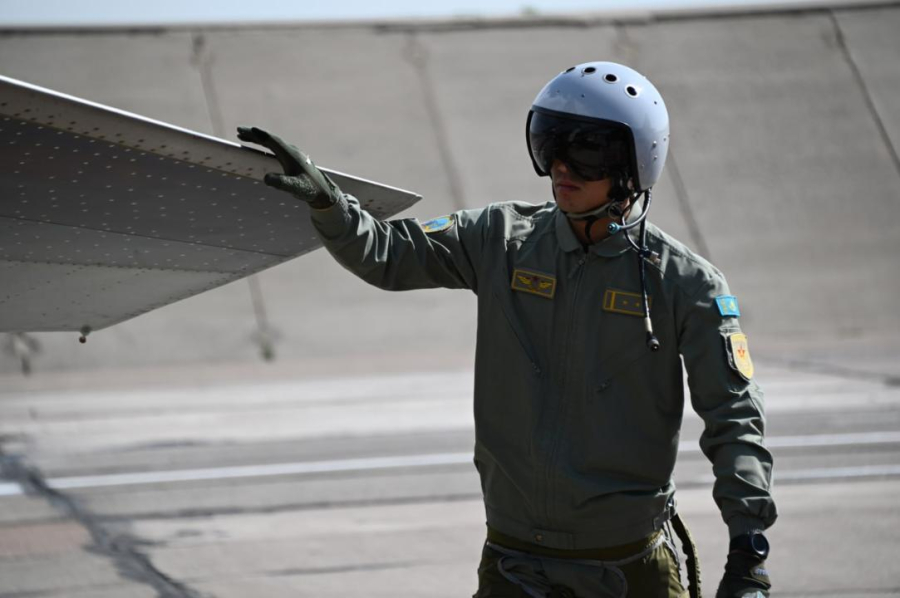 Тренировочные полеты военной авиации проходят в Караганде