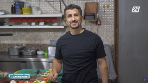 «Алға, Қазақстан!»: Шеф-повар и хозяин кафе Мустафа Озтюрк переехал в Казахстан из Турции