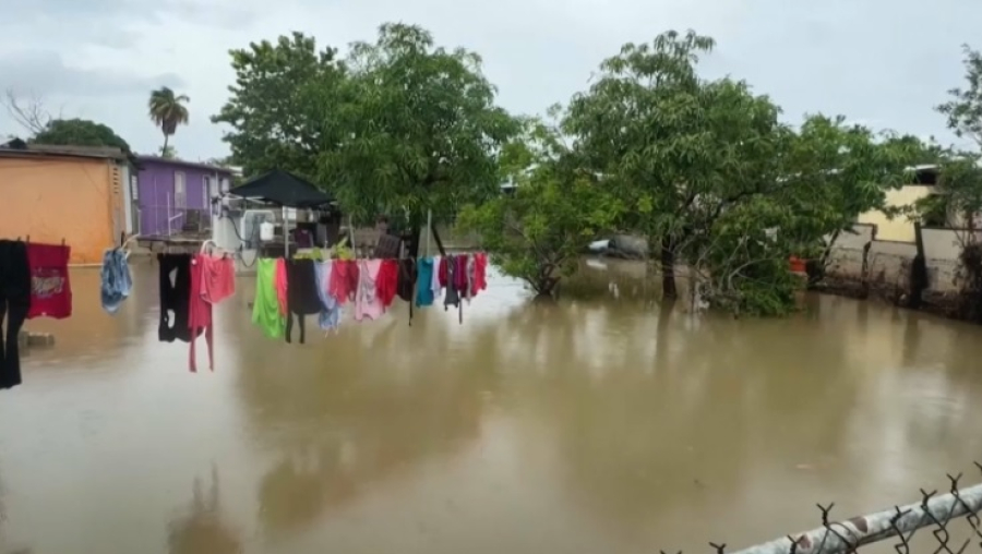 Ураган обесточил 140 тысяч домов в Пуэрто-Рико