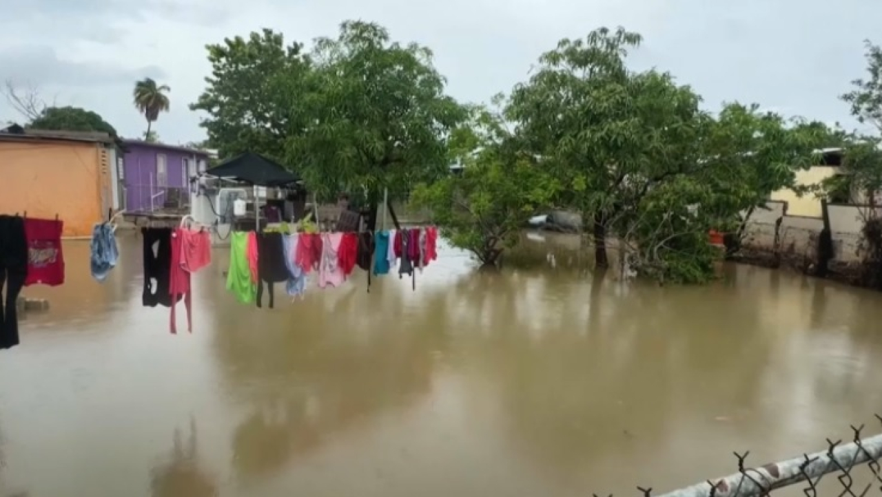 Ураган обесточил 140 тысяч домов в Пуэрто-Рико