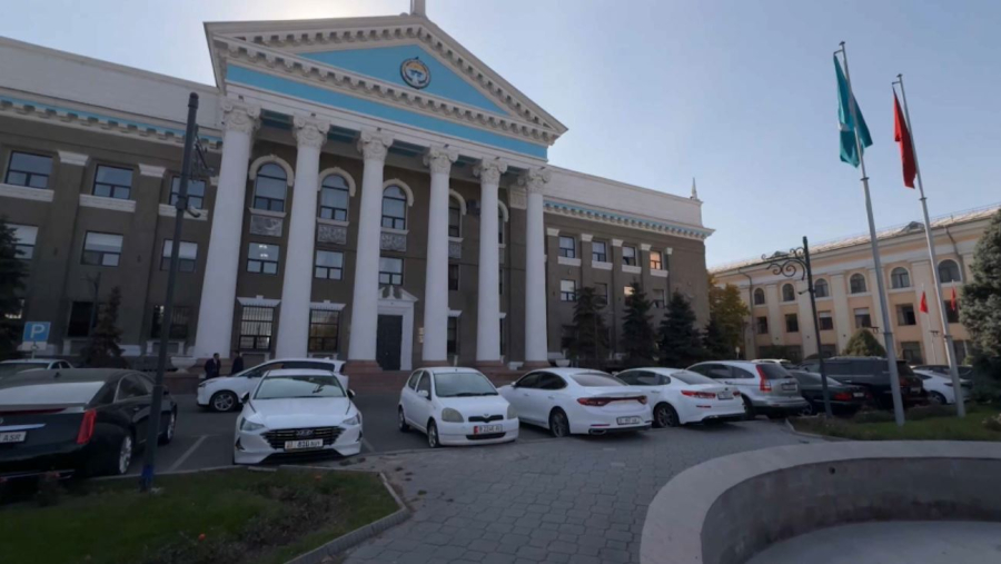 Отбор на госслужбу ужесточили в Кыргызстане