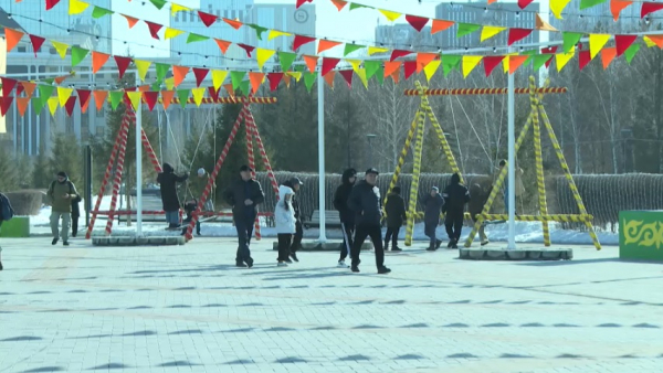 Площадь перед монументом Байтерек украсили к Наурызу