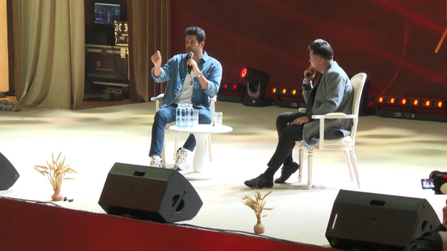 Ақтауға түрік киножұлдызы Бурак Озчивит келді. LIVE