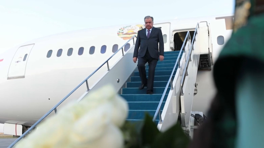 Тәжікстан президенті Қазақстанға келді