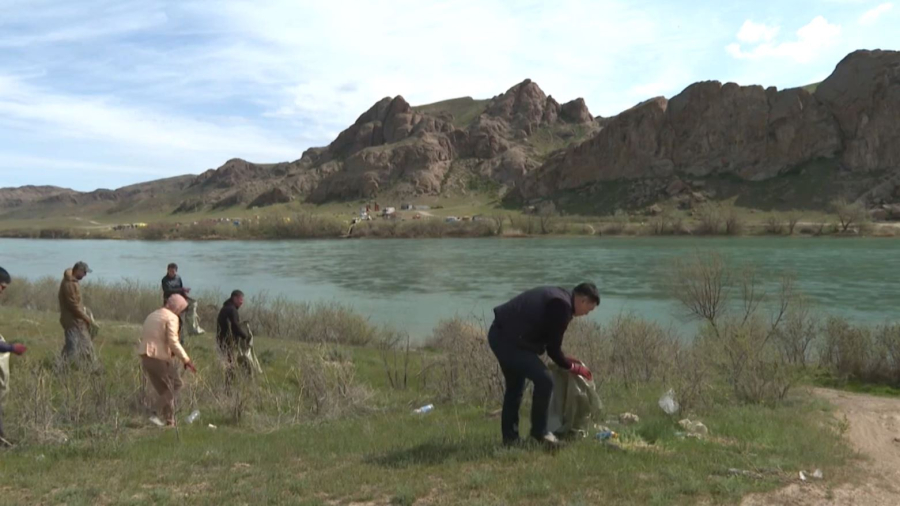 Іле жағалауынан 30 тонна қоқыс шығарылды