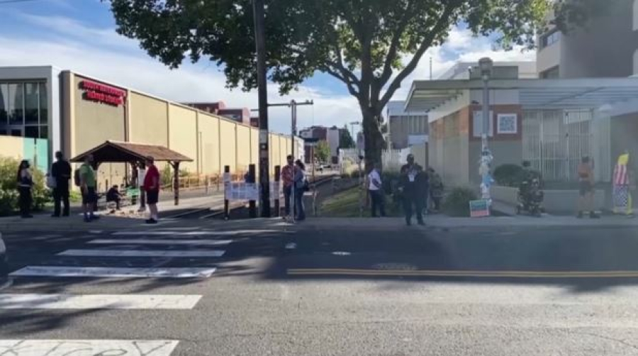 Протесты против иммиграционных рейдов начались в Портленде