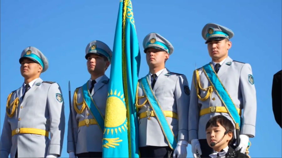 Атырауда Мемлекеттік ту көтеру салтанатты рәсімі өтті