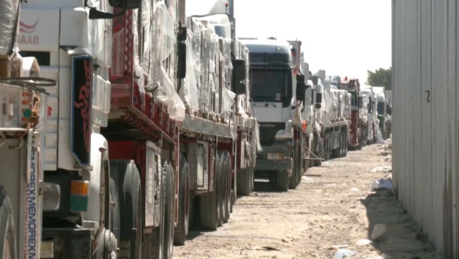 800 грузовиков с гумпомощью въехали в сектор Газа